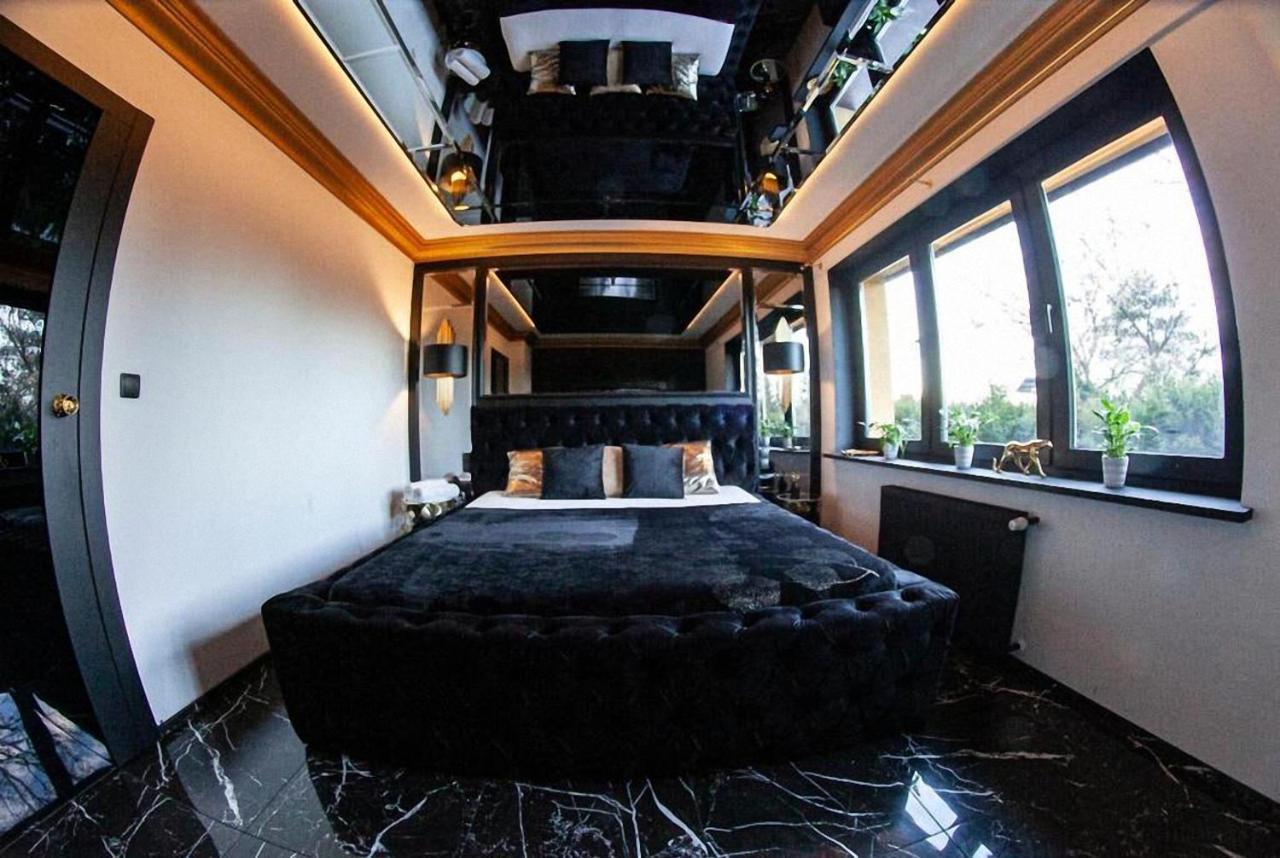 Appartement Black Night Willa Pulkowa à Varsovie Extérieur photo